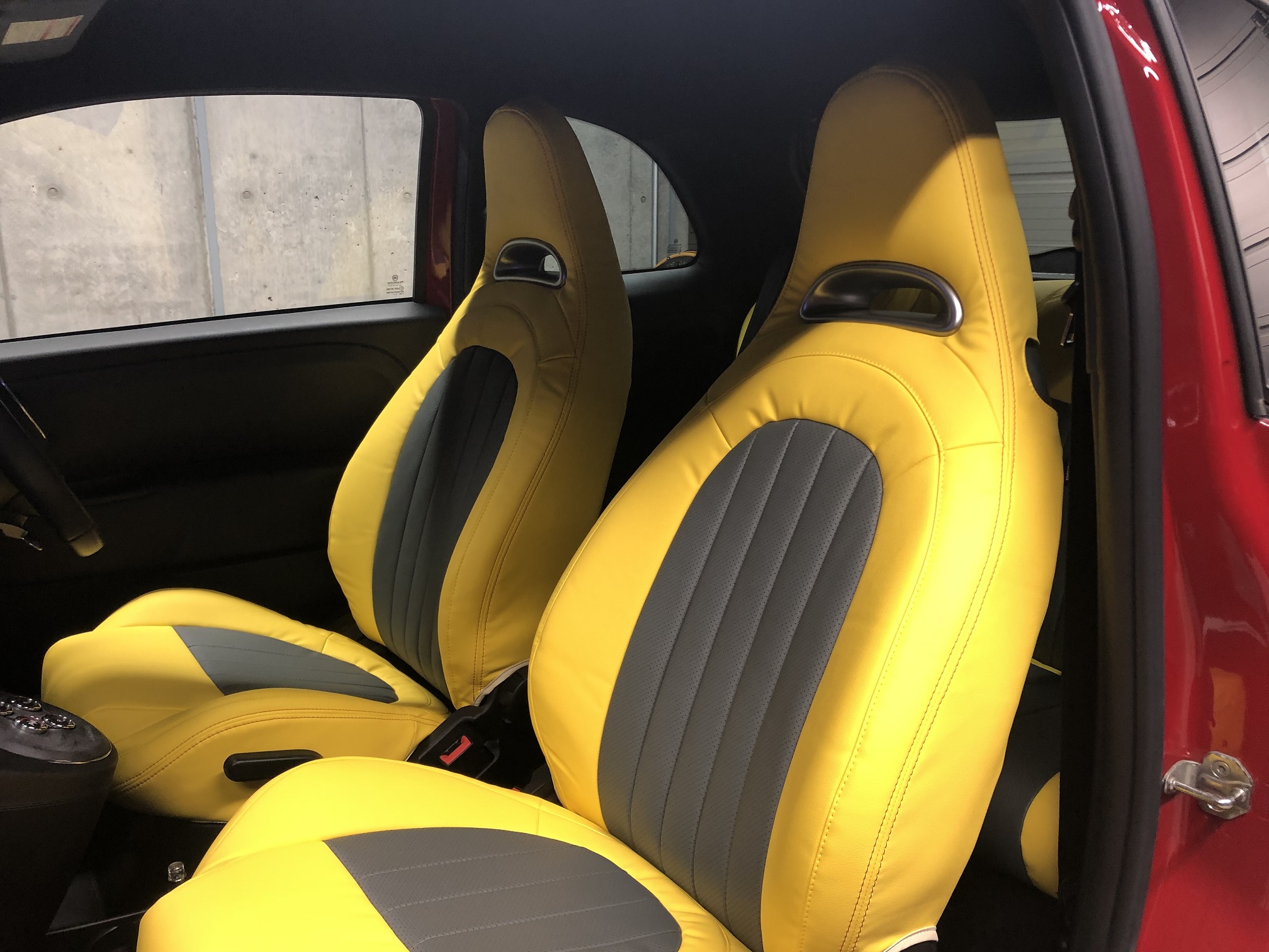 アスト本革パンチング(Asto real leather punching) カスタム(custom) シートカバー(seatcover) スポーツ・シート PVC leather 黄色(lemon yellow) 500／500C／595／595C／595 TURISMO／595C TURISMO CABANA(カバナ) フィアット(FIAT)