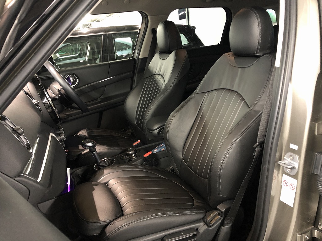 パークレーン本革(Parklane real leather) カスタム(custom) スポーツ・シート オットマン付きシートカバー(seatcover) 本革(real leather) 牛革(cow leather) 黒(dark black) F56／F55／F57／F54／F60 カバナ(CABANA) カバナシートカバー(cabana seatcover) 新型ミニ(MINI) クーパー(COOPER) ミニクロスオーバークーパーS(MINI CROSSOVER COOPER S) クロスオーバー(CROSSOVER)