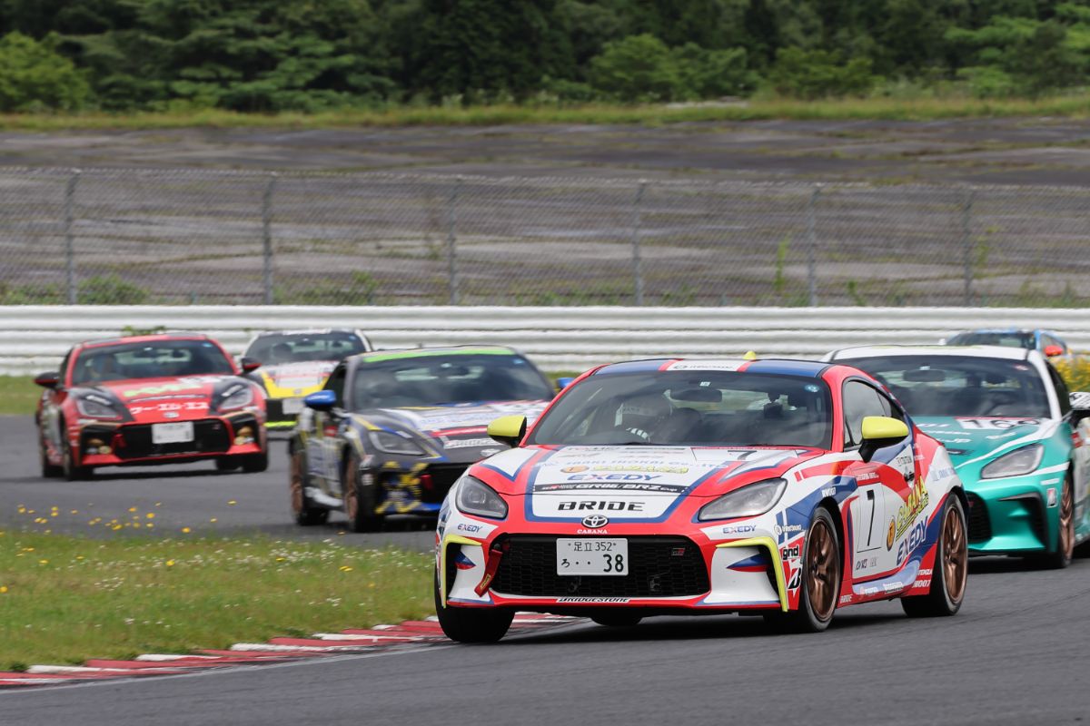 TOYOTA GAZOO Racing決勝 走行中の堤 優威選手が乗るADVICS CABANA86 7号車