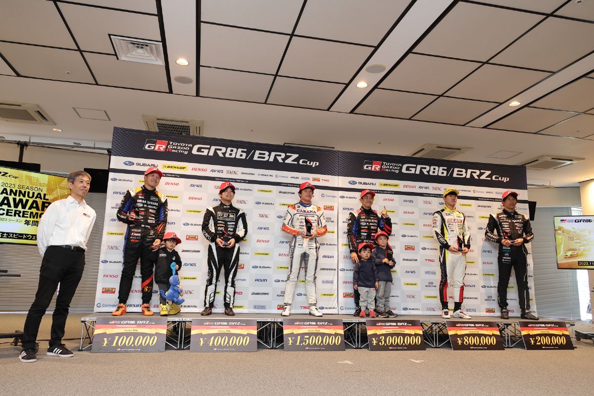 TOYOTA GAZOO Racing GR86/BRZ Cup2023 表彰台に立つ堤 優威選手